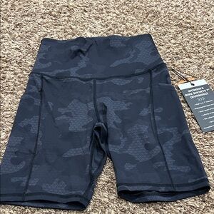 NWT camo print 7" bike shorts sz Small